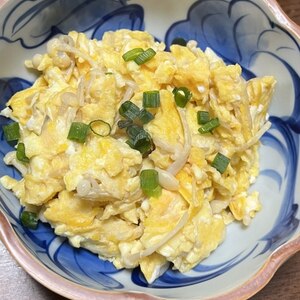 味噌味のしめじのスクランブルエッグ